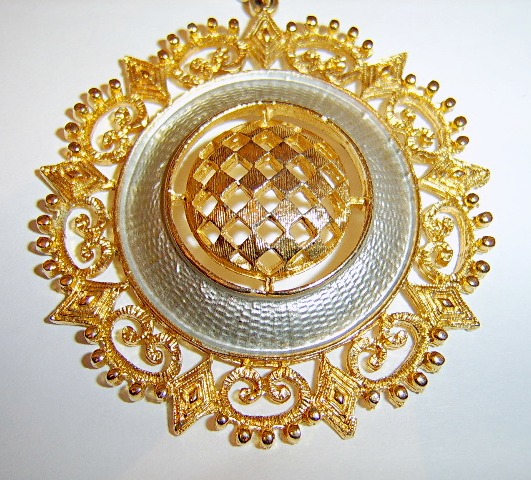 Vintage Gold Tone Round Ornate Metallic Gray Silver Medallion Chain Necklace Statement Pendant